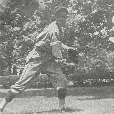 Robert D. Hales jugando béisbol. Cortesía del libro "Return".